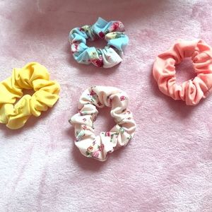 Scrunchies🥰